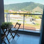 Cantinho com churrasqueira